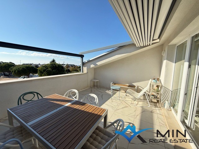 Dupleks stanovanje na odlični lokaciji v Novigradu