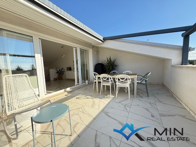 Dupleks stanovanje na odlični lokaciji v Novigradu