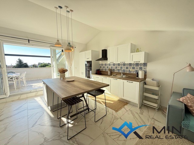 Dupleks stanovanje na odlični lokaciji v Novigradu