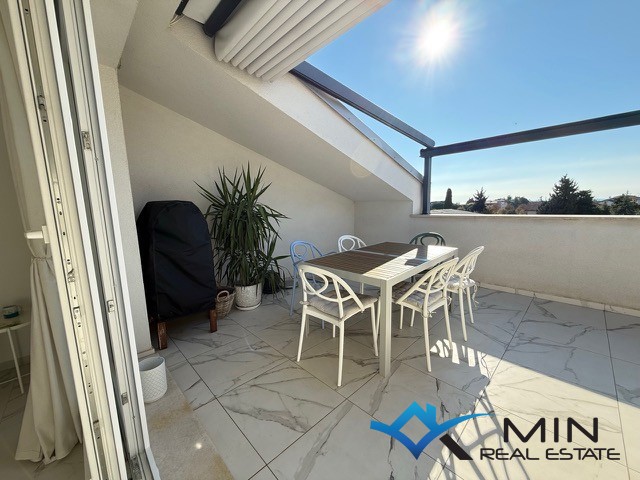 Dupleks stanovanje na odlični lokaciji v Novigradu