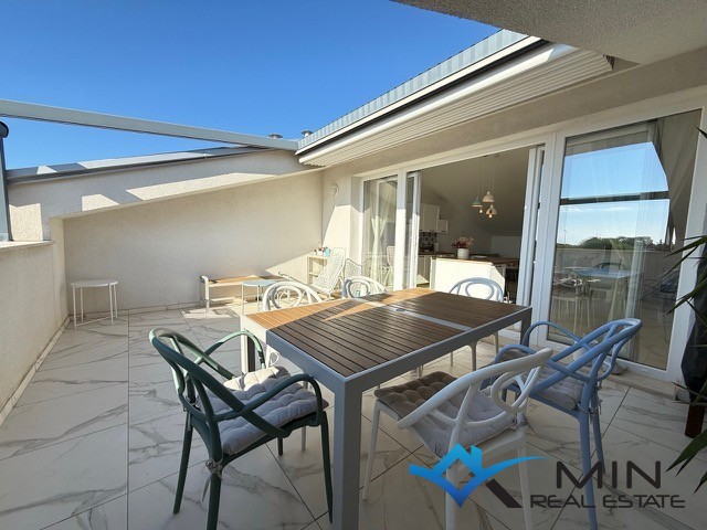 Dupleks stanovanje na odlični lokaciji v Novigradu