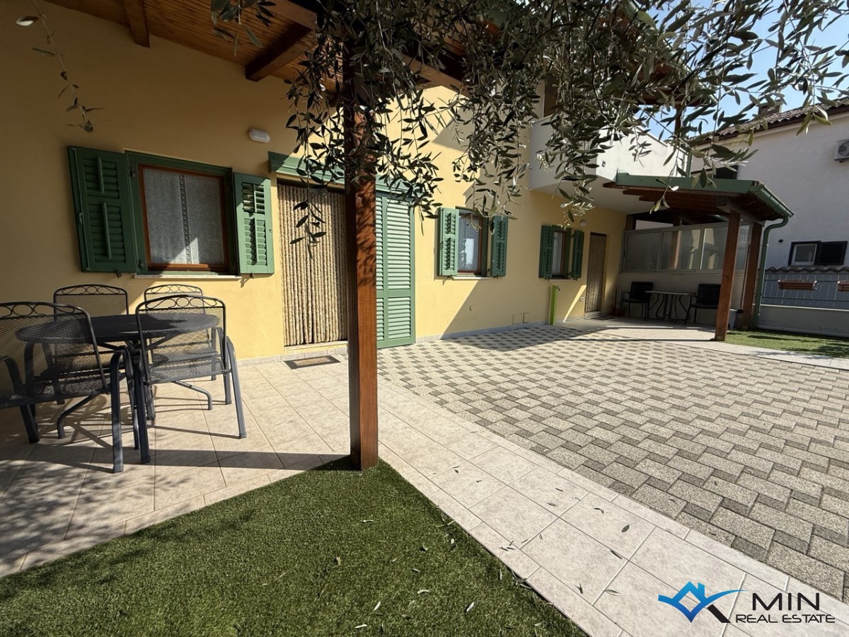 Apartma 50 m od plaže v centru Novigrada