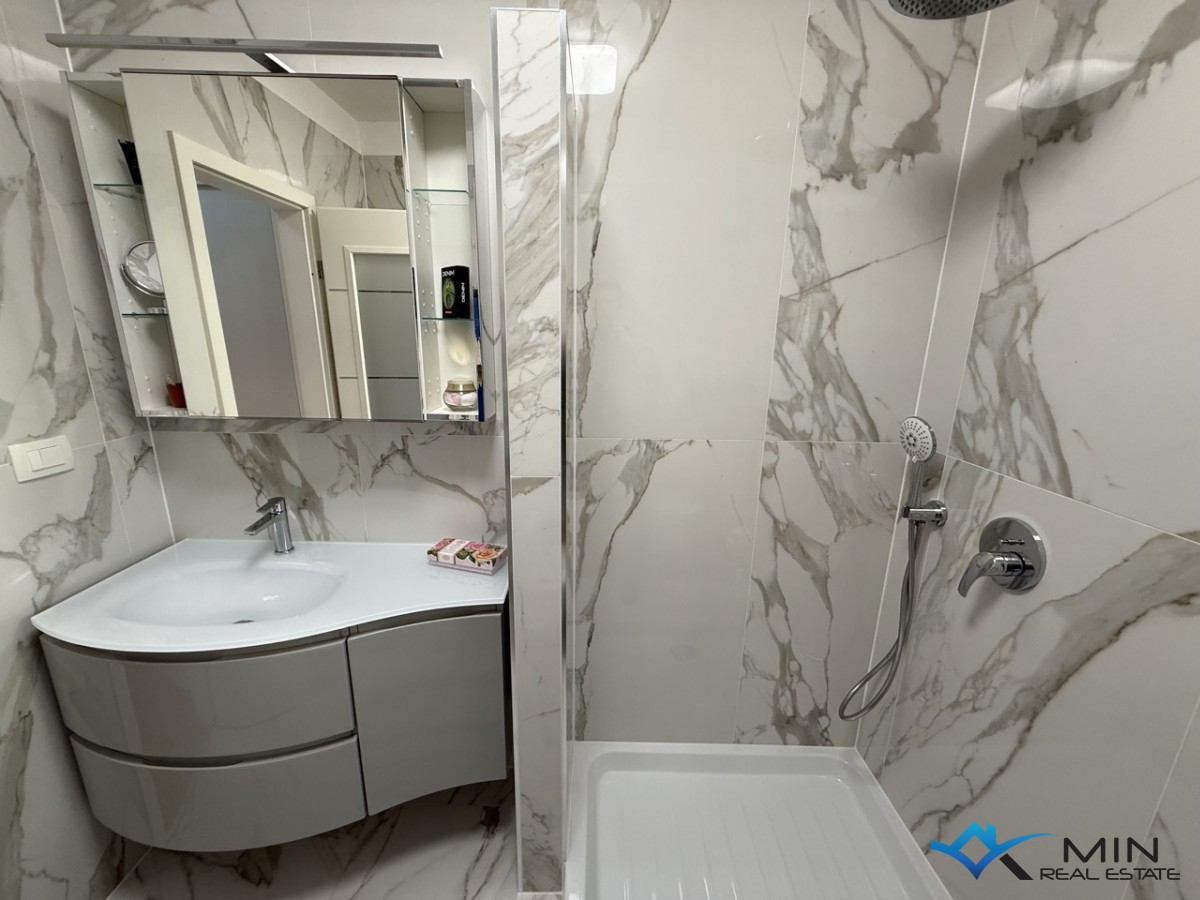 Apartma 50 m od plaže v centru Novigrada