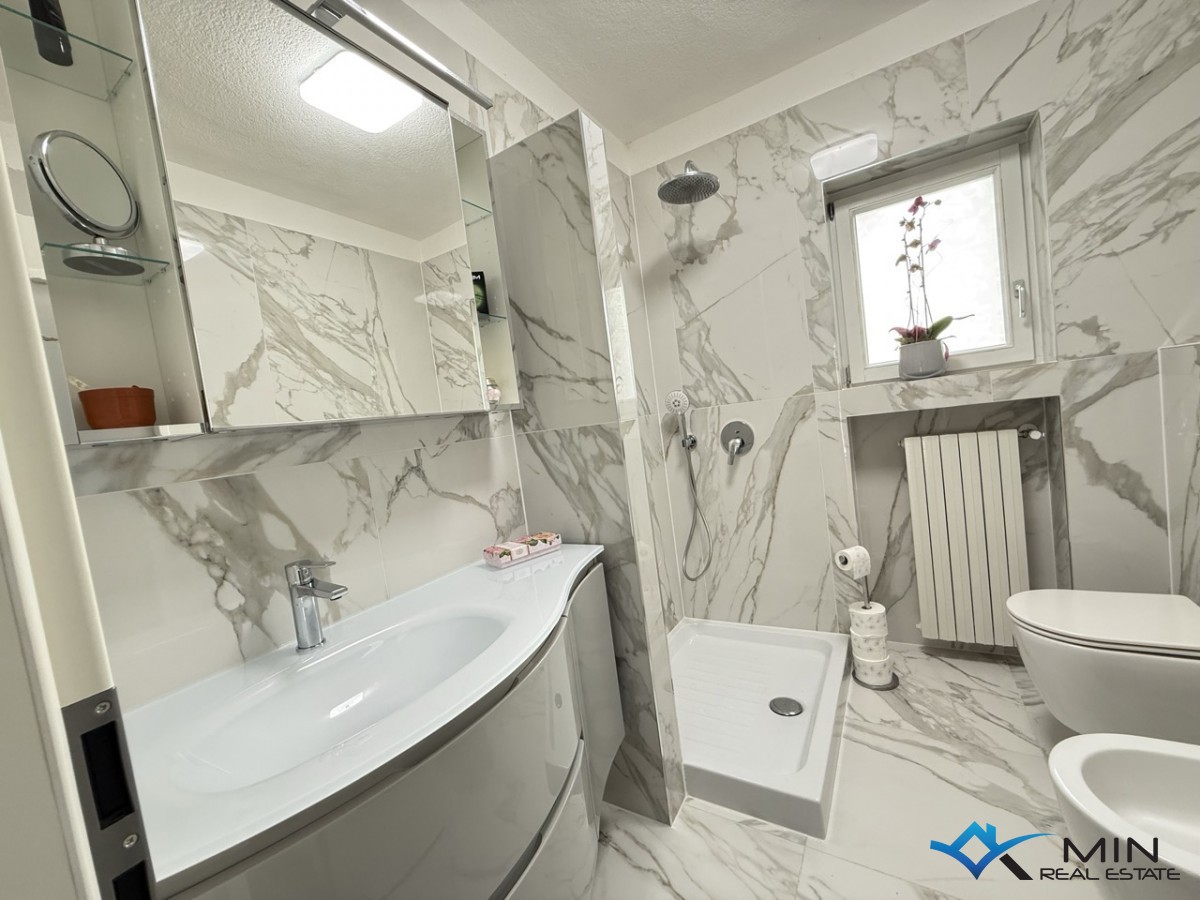 Apartma 50 m od plaže v centru Novigrada