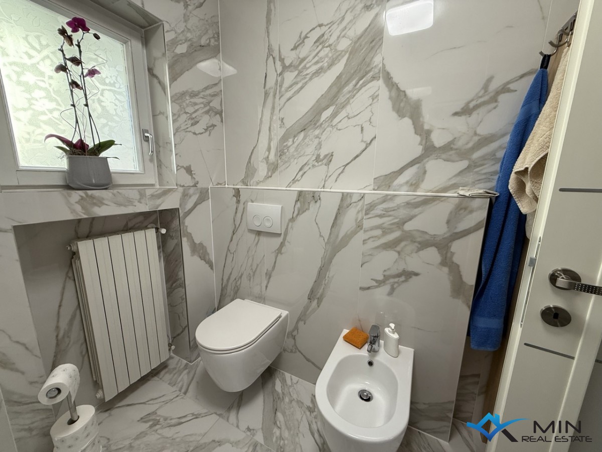 Apartma 50 m od plaže v centru Novigrada