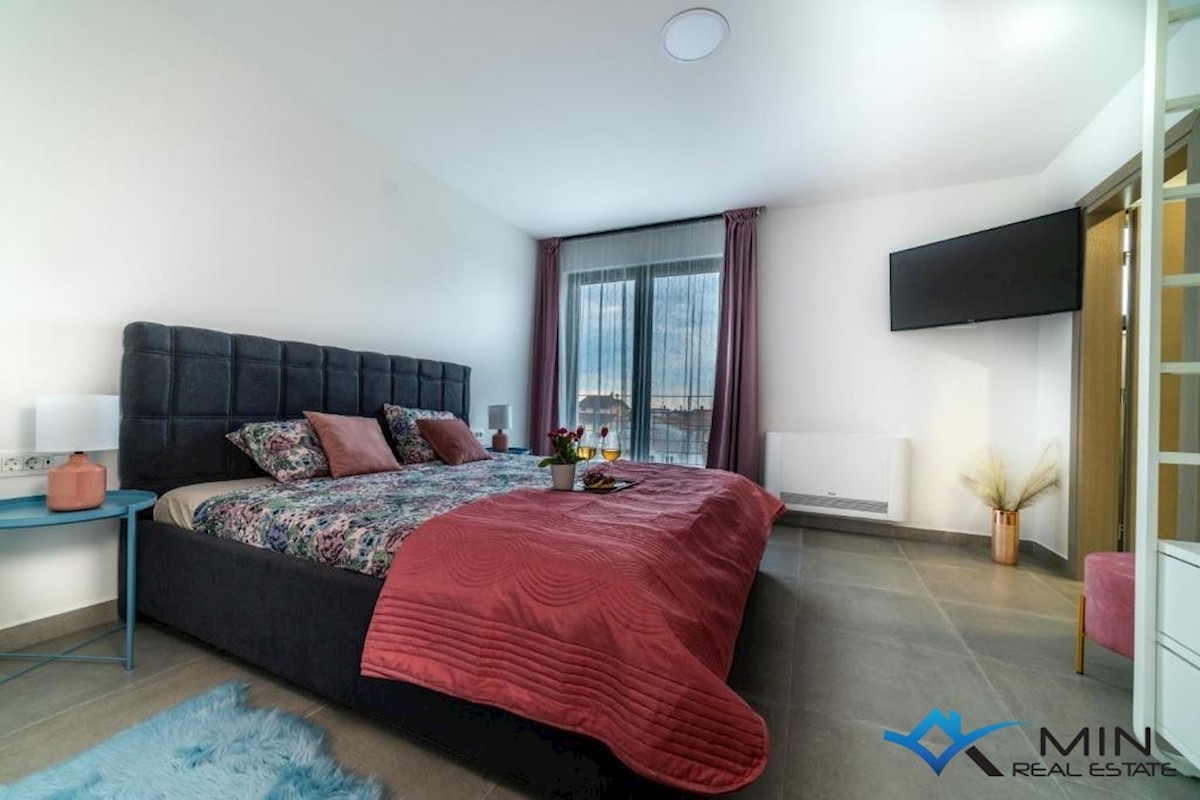 Čudovita vila z bazenom in jacuzzijem v Poreču