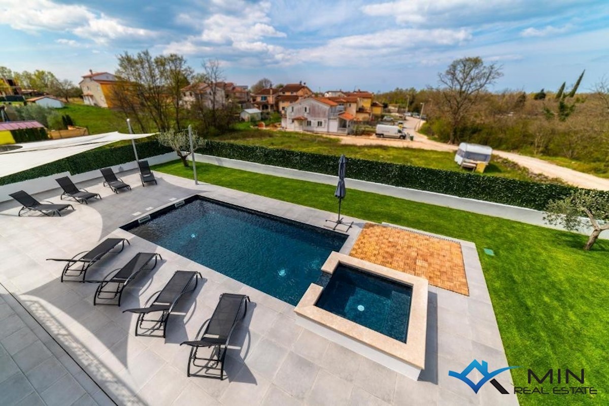Čudovita vila z bazenom in jacuzzijem v Poreču