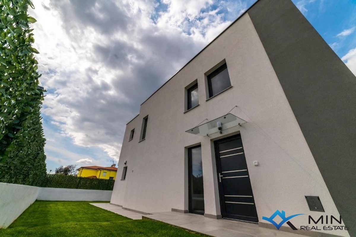 Čudovita vila z bazenom in jacuzzijem v Poreču
