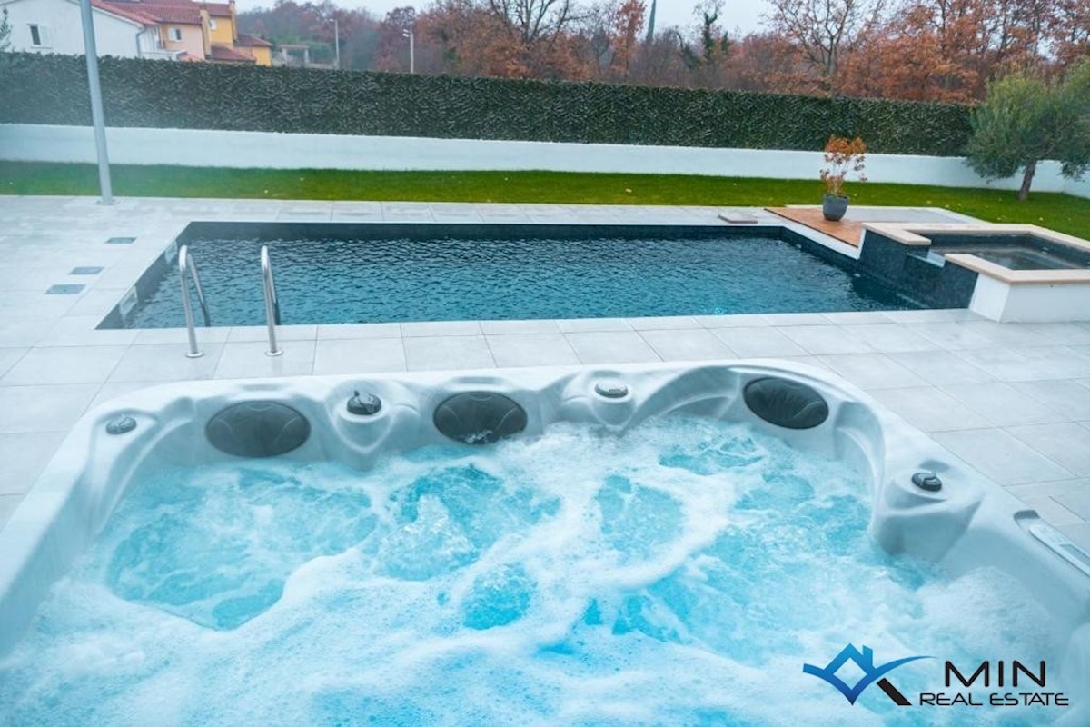Čudovita vila z bazenom in jacuzzijem v Poreču