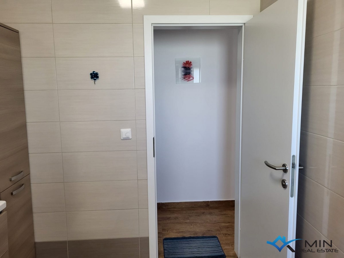 Apartma 500 m od morja s strešno teraso v Novigradu