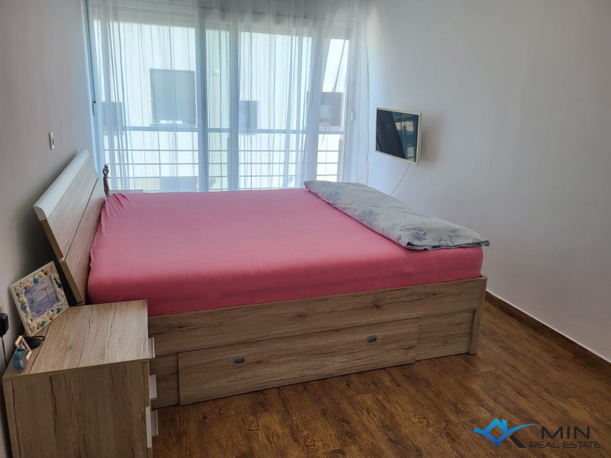 Apartma 500 m od morja s strešno teraso v Novigradu