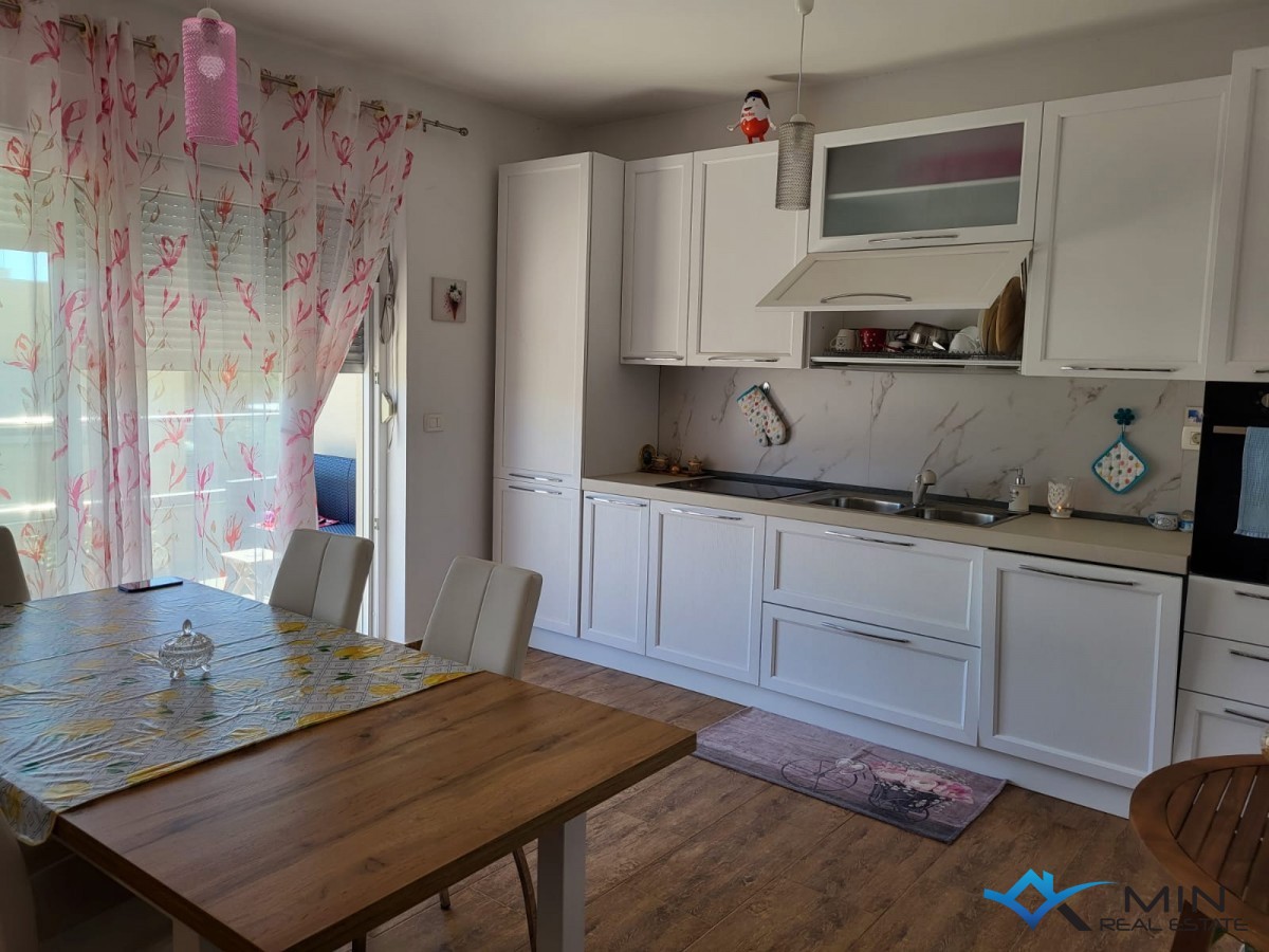 Apartma 500 m od morja s strešno teraso v Novigradu