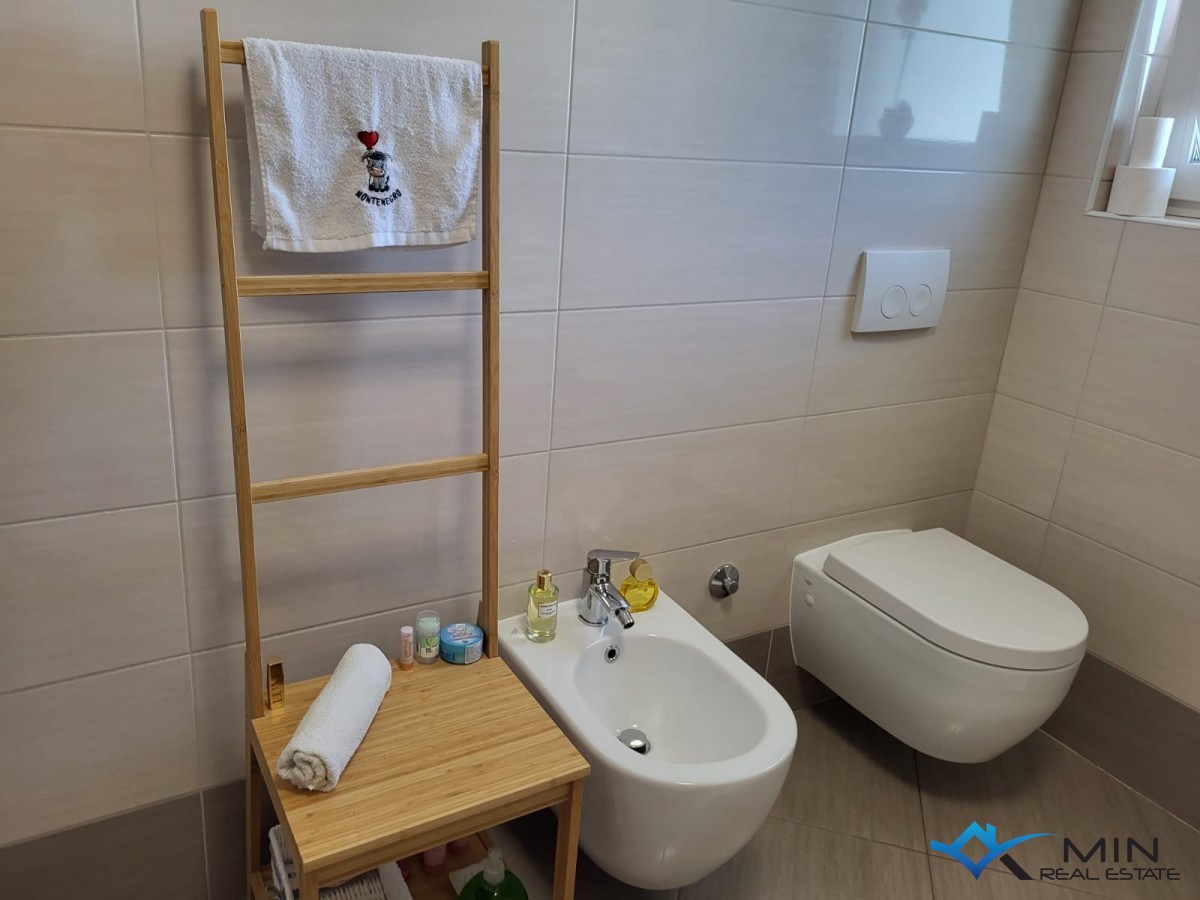 Apartma 500 m od morja s strešno teraso v Novigradu