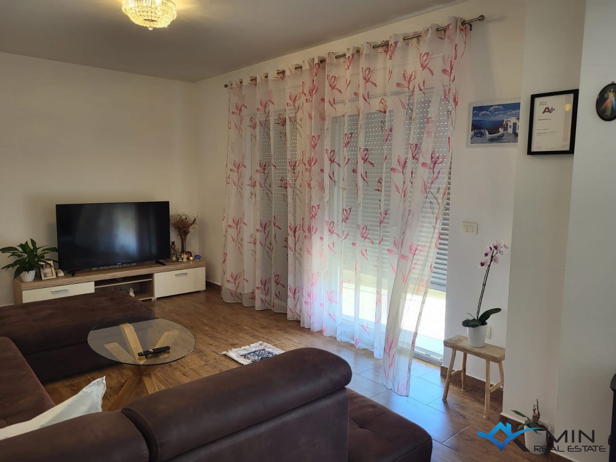 Apartma 500 m od morja s strešno teraso v Novigradu