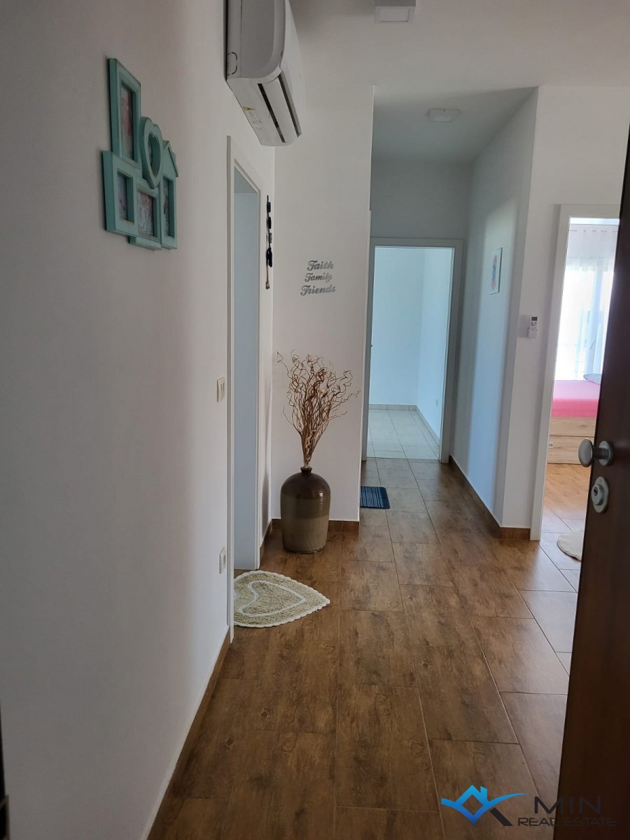 Apartma 500 m od morja s strešno teraso v Novigradu