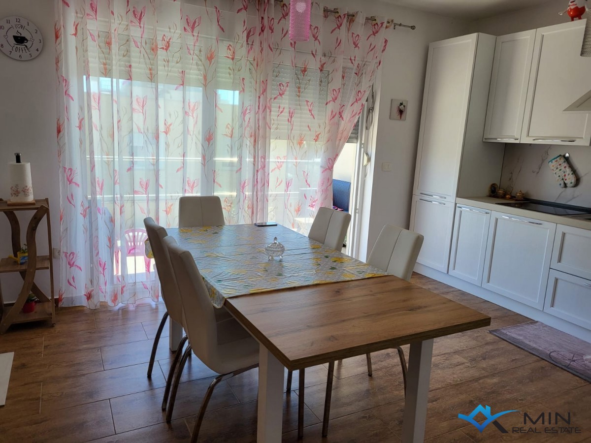 Apartma 500 m od morja s strešno teraso v Novigradu