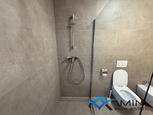 Privlačno stanovanje z ogrevanim bazenom v Novigradu