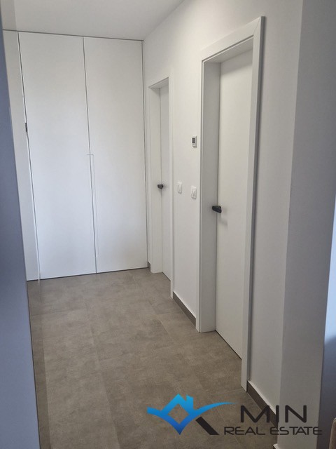 Privlačno stanovanje z ogrevanim bazenom v Novigradu