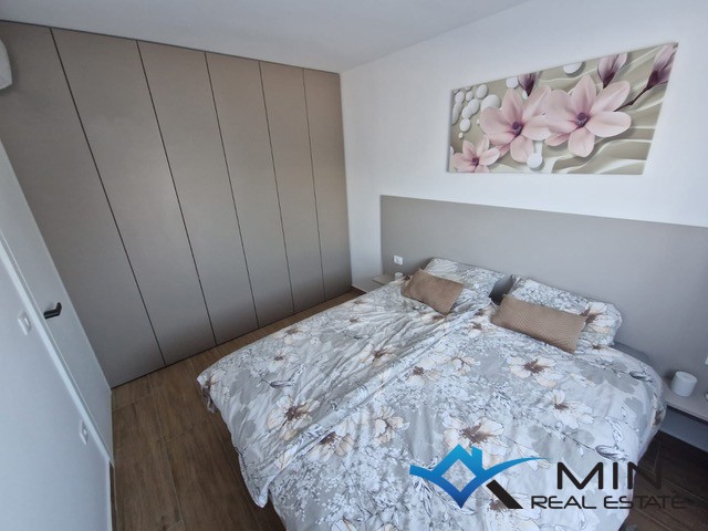 Privlačno stanovanje z ogrevanim bazenom v Novigradu