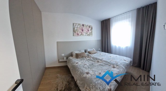 Privlačno stanovanje z ogrevanim bazenom v Novigradu