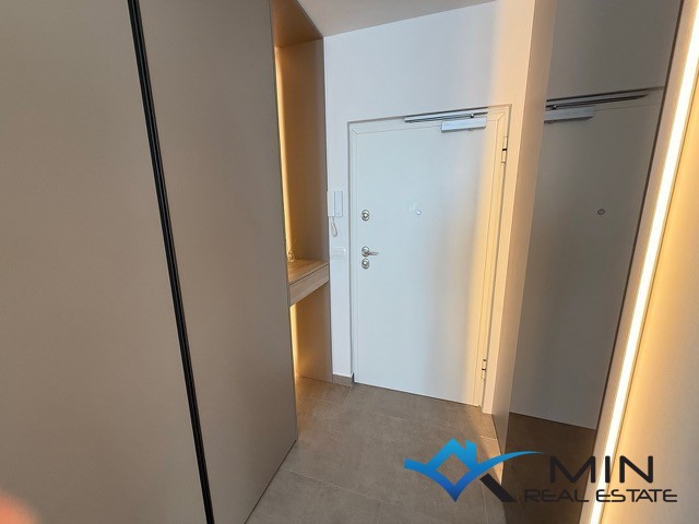 Privlačno stanovanje z ogrevanim bazenom v Novigradu