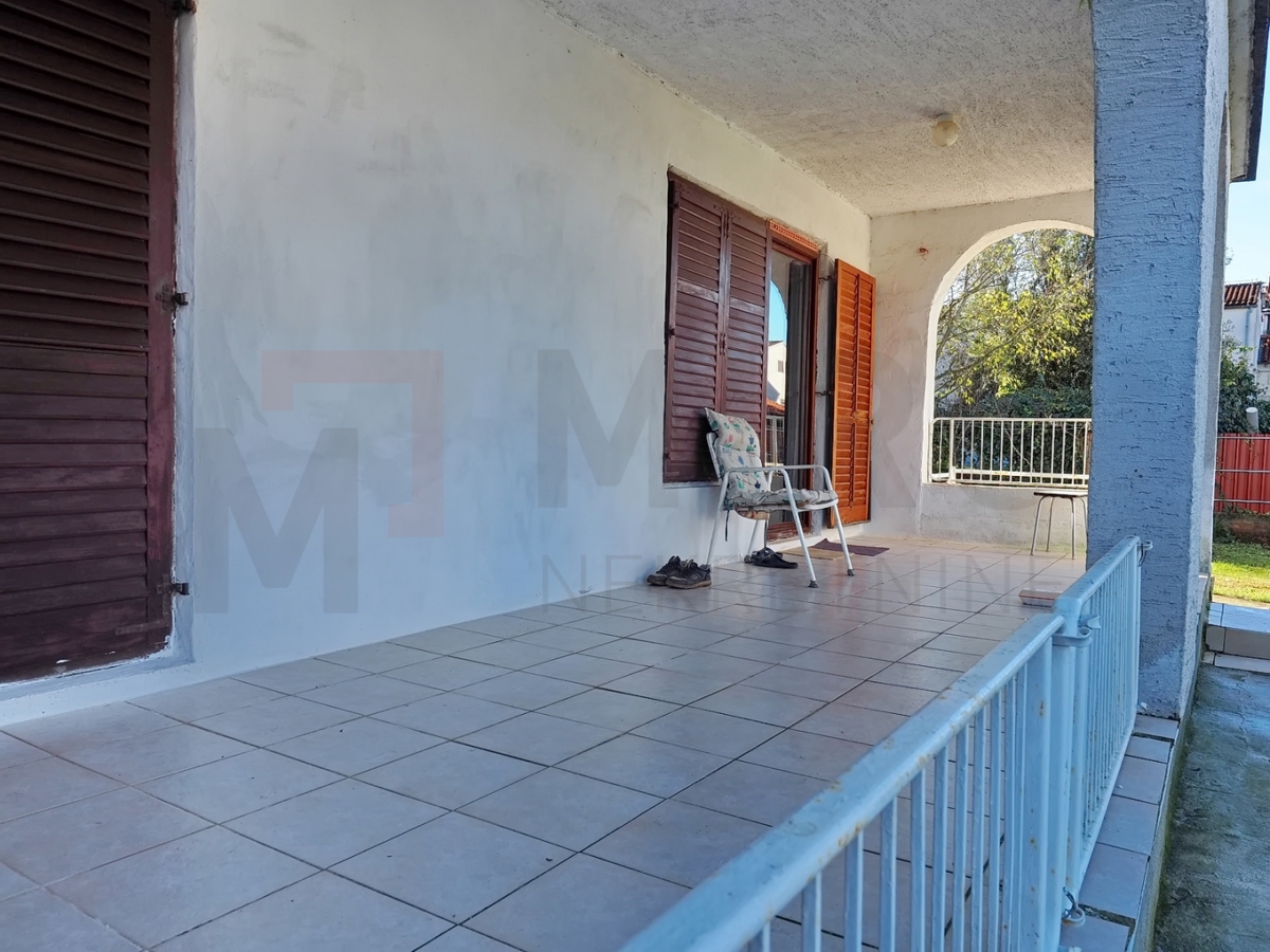 Malinska, samostojna hiša s 3 apartmaji in velikim vrtom!