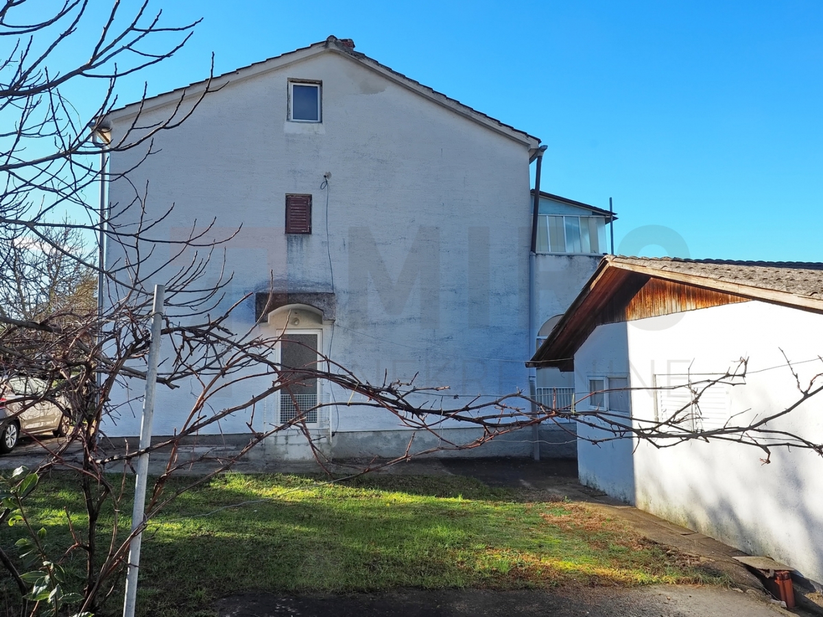Malinska, samostojna hiša s 3 apartmaji in velikim vrtom!