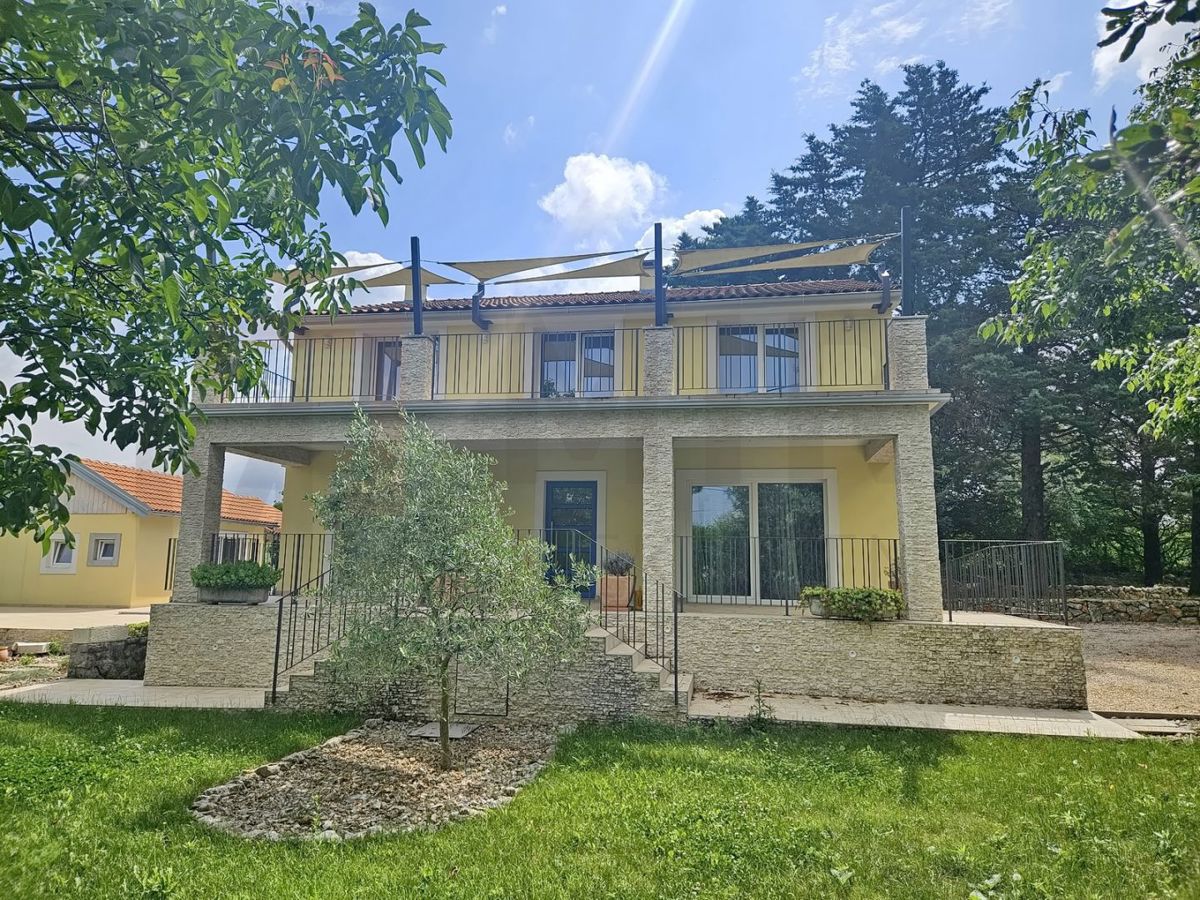 Krk, Šotovento, samostojna hiša z bazenom in pomožnim objektom!
