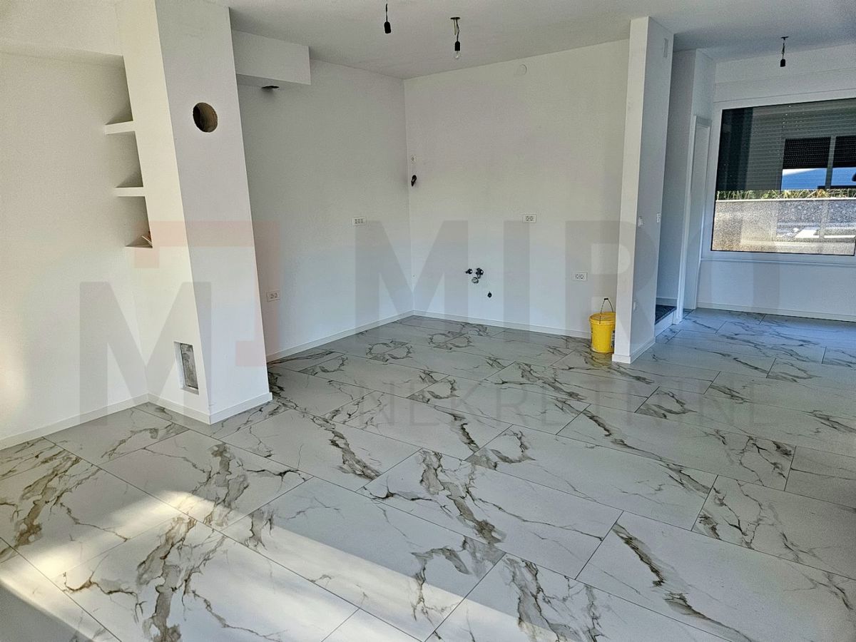 Malinska, nov dvojček z bazenom na odlični lokaciji, PRODAJA!