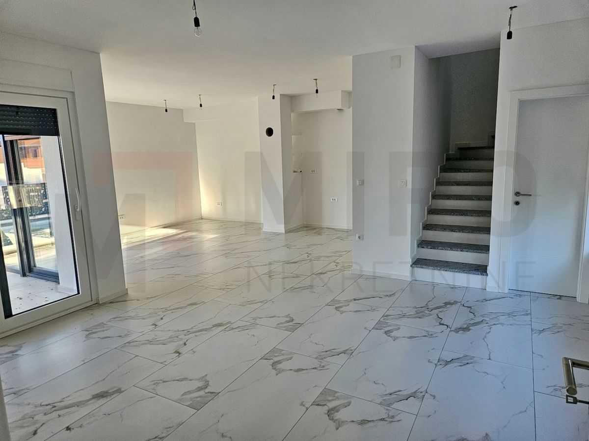 Malinska, nov dvojček z bazenom na odlični lokaciji, PRODAJA!