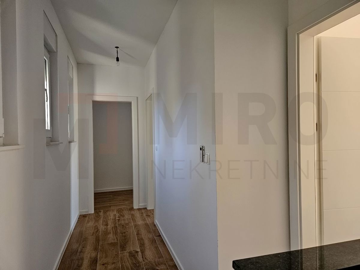 Malinska, nov dvojček z bazenom na odlični lokaciji, PRODAJA!