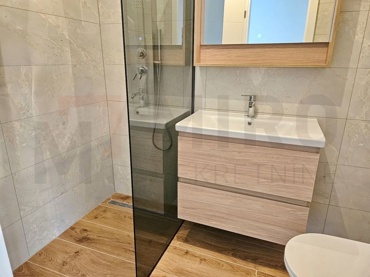 Malinska, nov dvojček z bazenom na odlični lokaciji, PRODAJA!