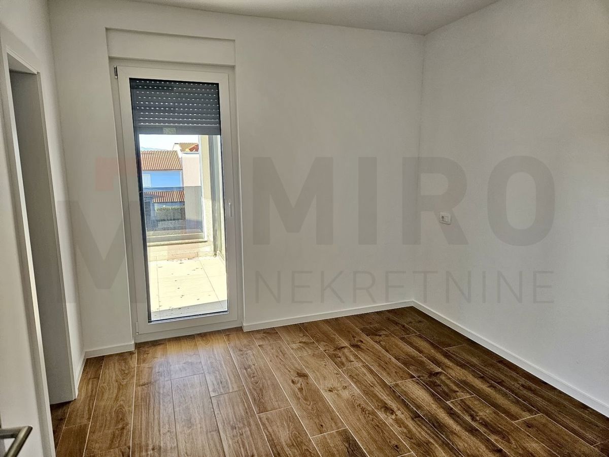 Malinska, nov dvojček z bazenom na odlični lokaciji, PRODAJA!