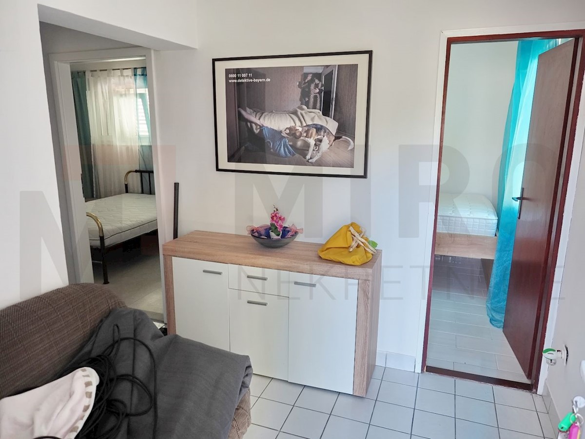 Malinska, samostojna hiša s 3 apartmaji in velikim vrtom!