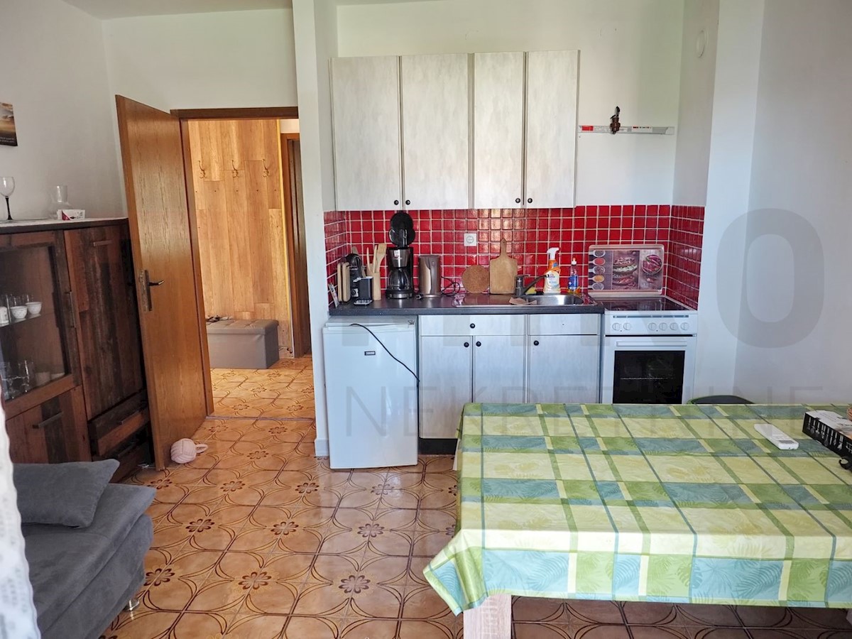 Malinska, samostojna hiša s 3 apartmaji in velikim vrtom!