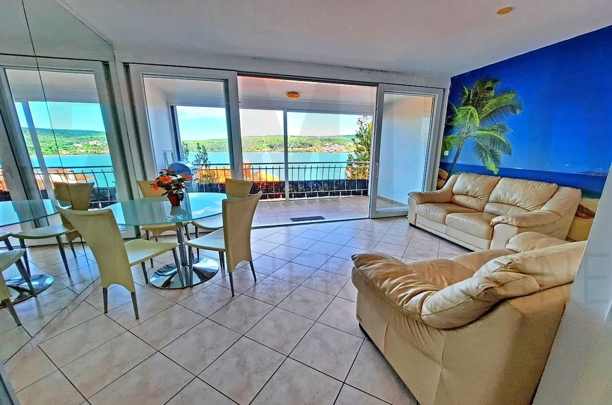 Uvala Soline, dvoetažni apartma 60m od morja s pogledom!