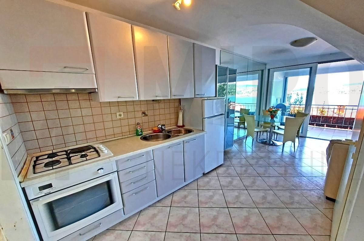 Uvala Soline, dvoetažni apartma 60m od morja s pogledom!