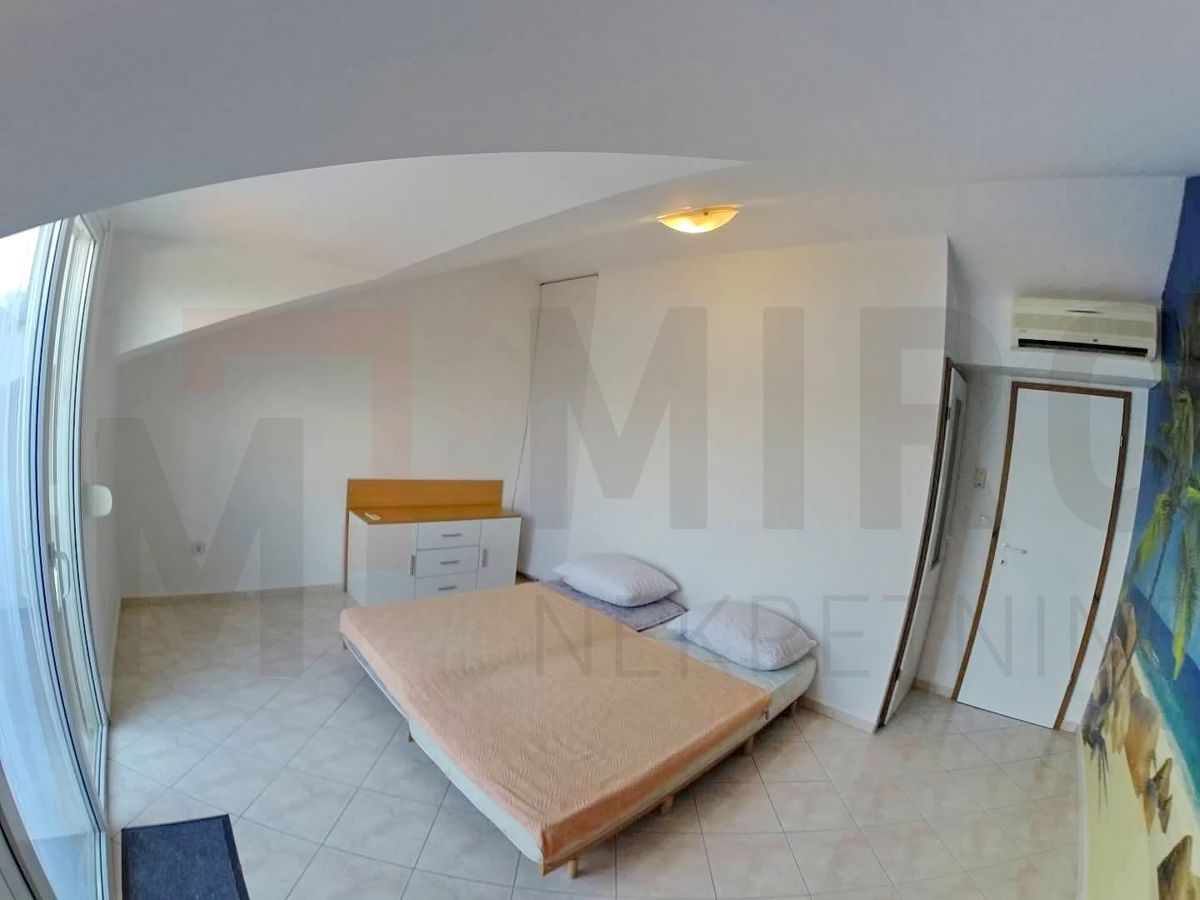 Uvala Soline, dvoetažni apartma 60m od morja s pogledom!