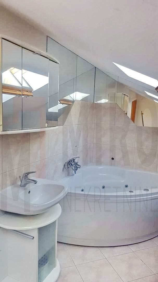 Uvala Soline, dvoetažni apartma 60m od morja s pogledom!