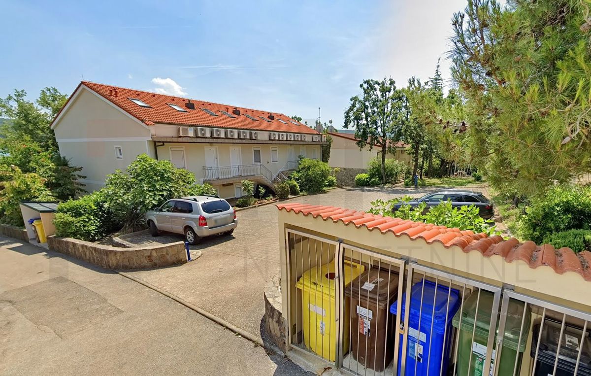 Uvala Soline, dvoetažni apartma 60m od morja s pogledom!