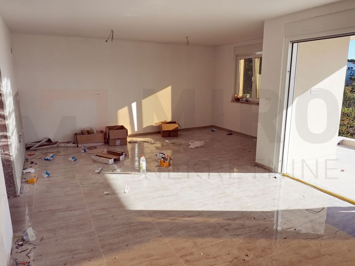 Njivice, novo udobno stanovanje v 2. nadstropju z odprtim pogledom na morje!