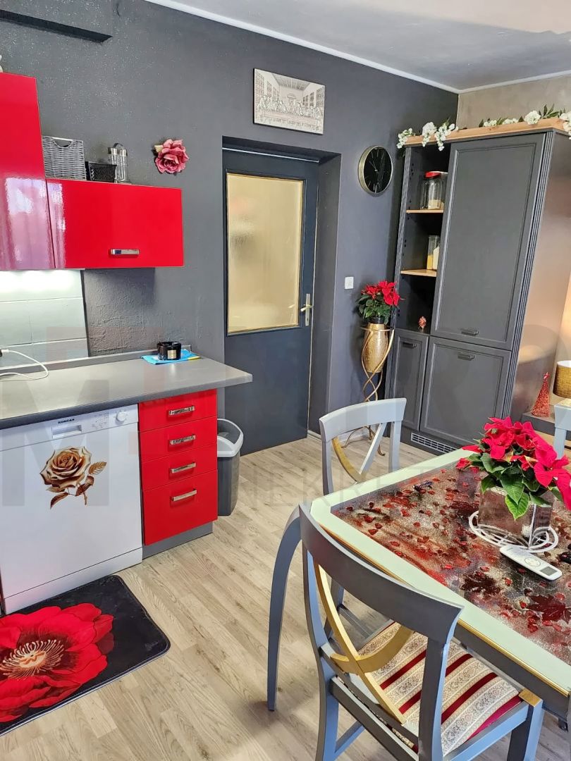 Malinska, pritlični apartma z garažo in vrtom, PRODAMO!