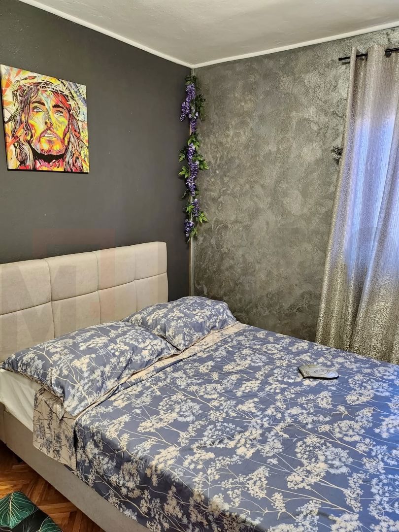 Malinska, pritlični apartma z garažo in vrtom, PRODAMO!