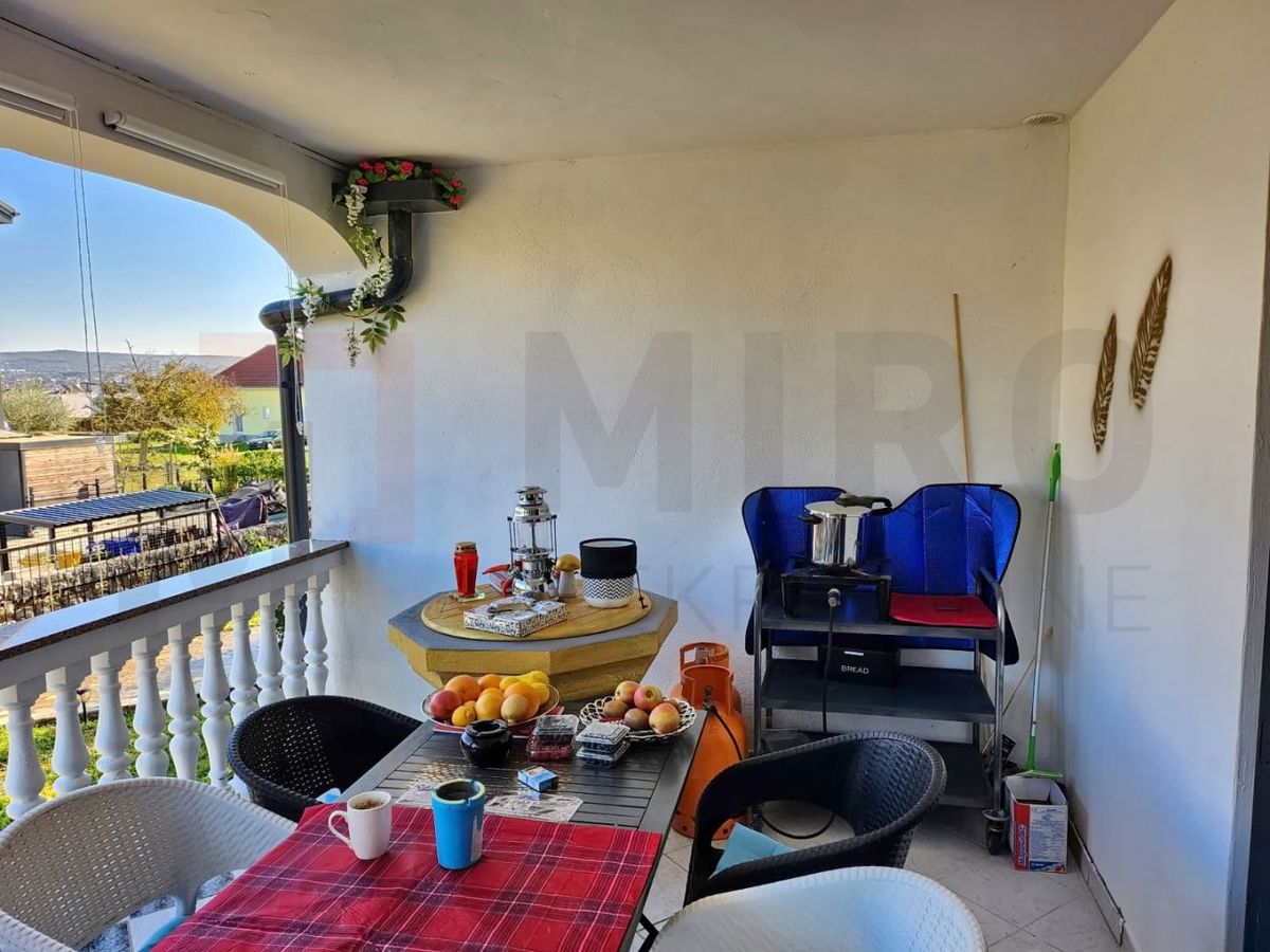 Malinska, pritlični apartma z garažo in vrtom, PRODAMO!