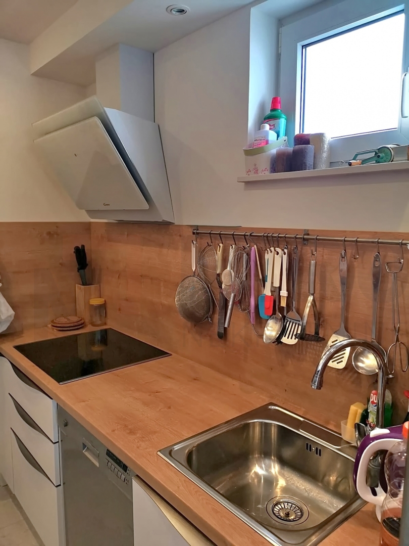 Malinska, lepo urejen apartma v 2. nadstropju s pogledom na morje, PRODAJA!