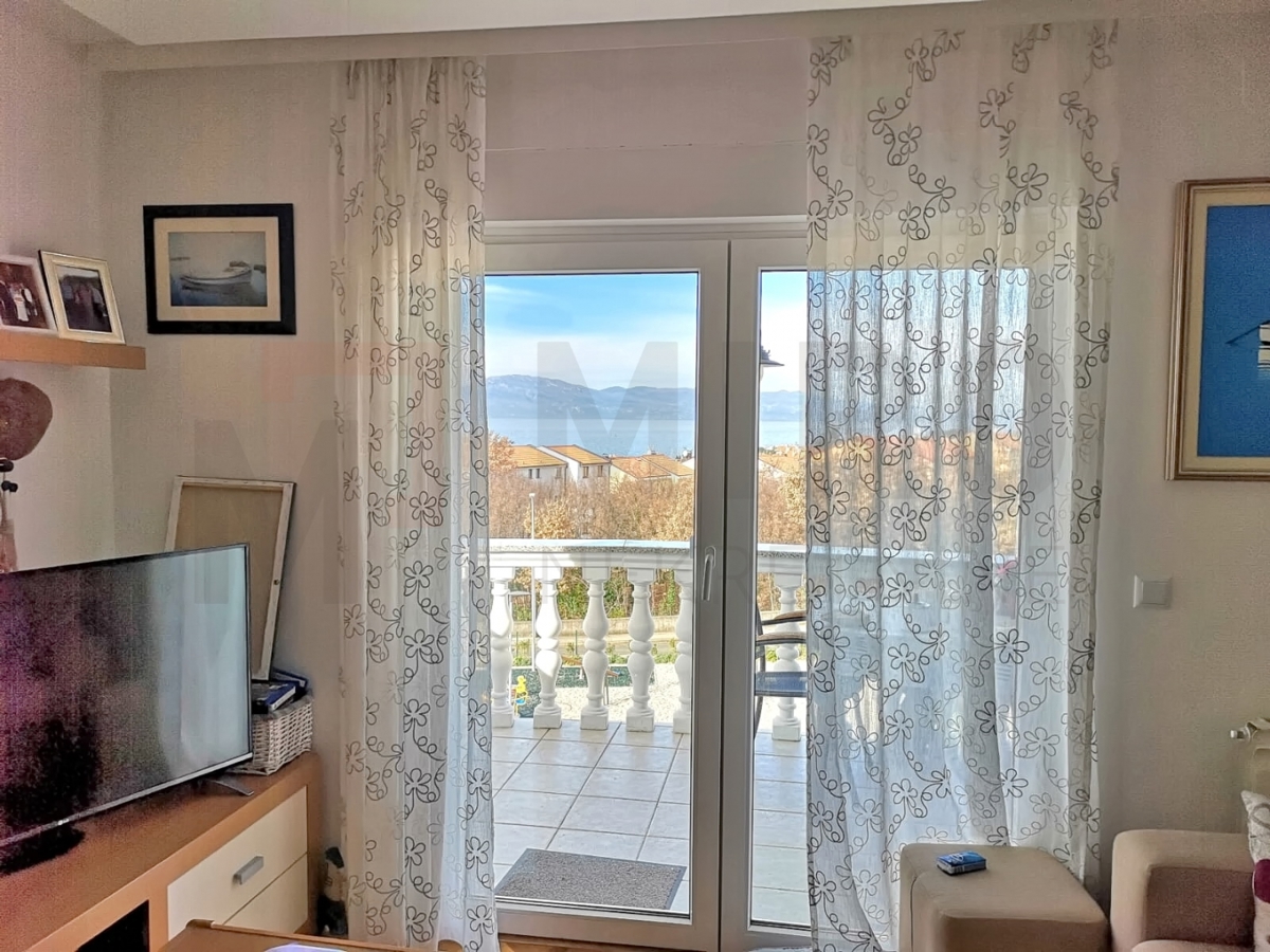 Malinska, lepo urejen apartma v 2. nadstropju s pogledom na morje, PRODAJA!
