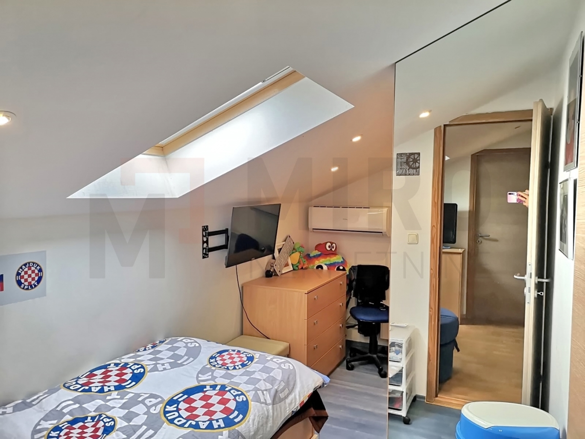 Malinska, lepo urejen apartma v 2. nadstropju s pogledom na morje, PRODAJA!