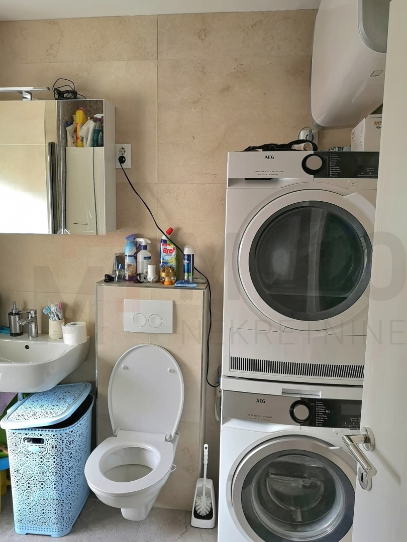 Malinska, lepo urejen apartma v 2. nadstropju s pogledom na morje, PRODAJA!