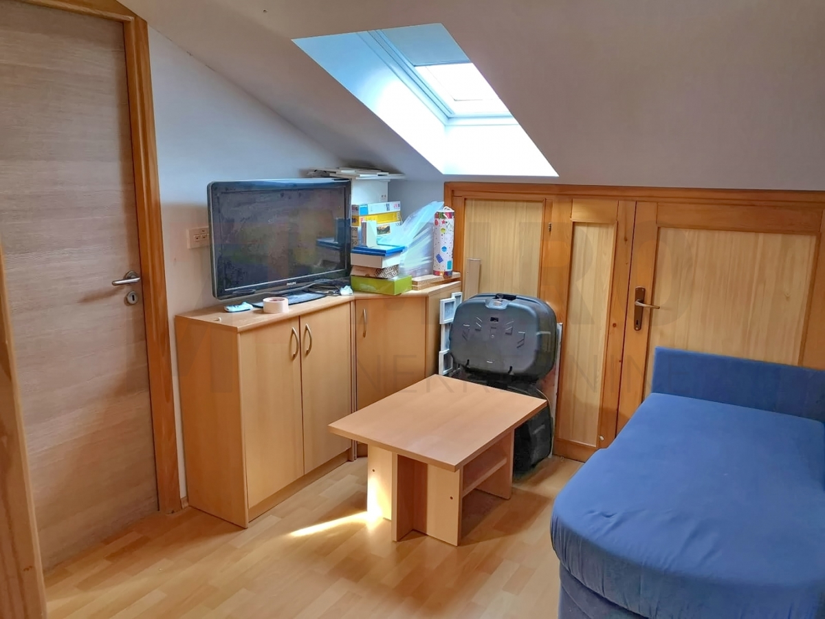 Malinska, lepo urejen apartma v 2. nadstropju s pogledom na morje, PRODAJA!