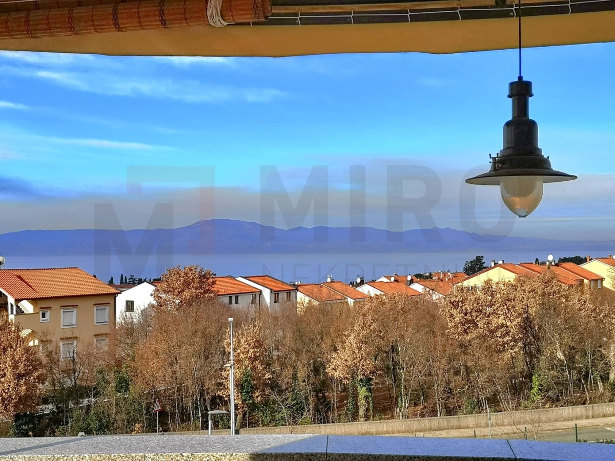 Malinska, lepo urejen apartma v 2. nadstropju s pogledom na morje, PRODAJA!